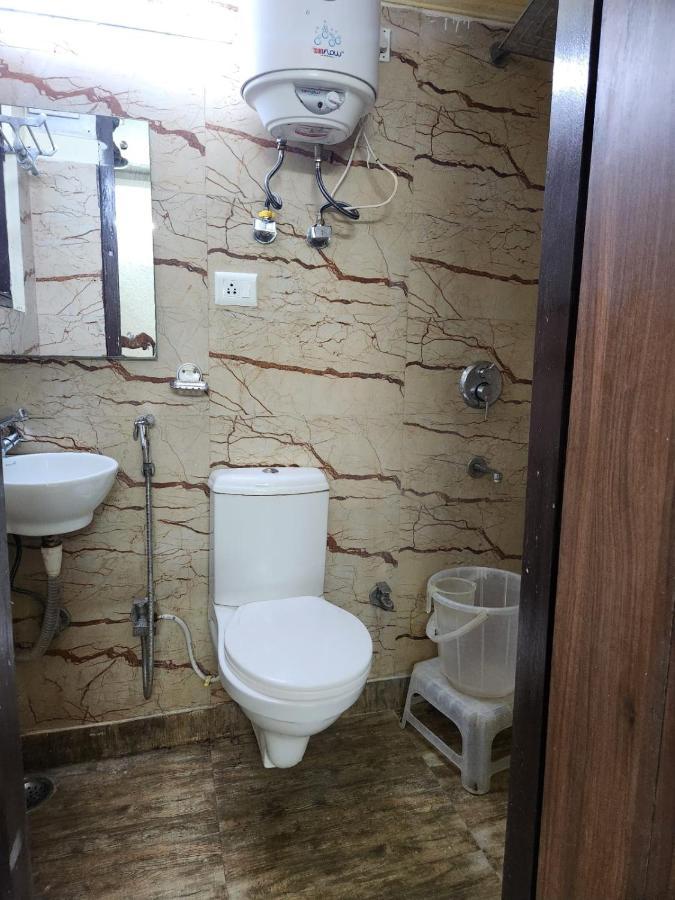 Hotel Cozy Cave New Delhi Exterior photo