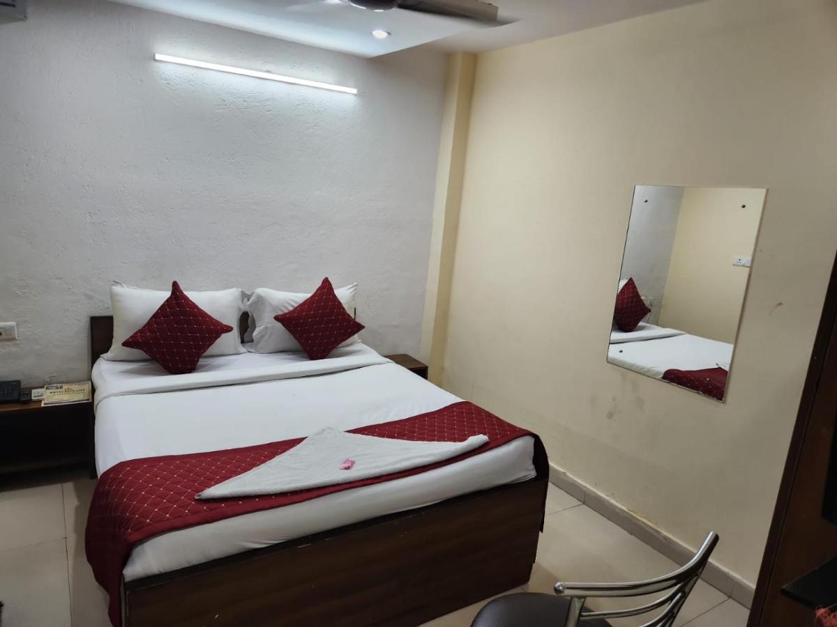 Hotel Cozy Cave New Delhi Exterior photo